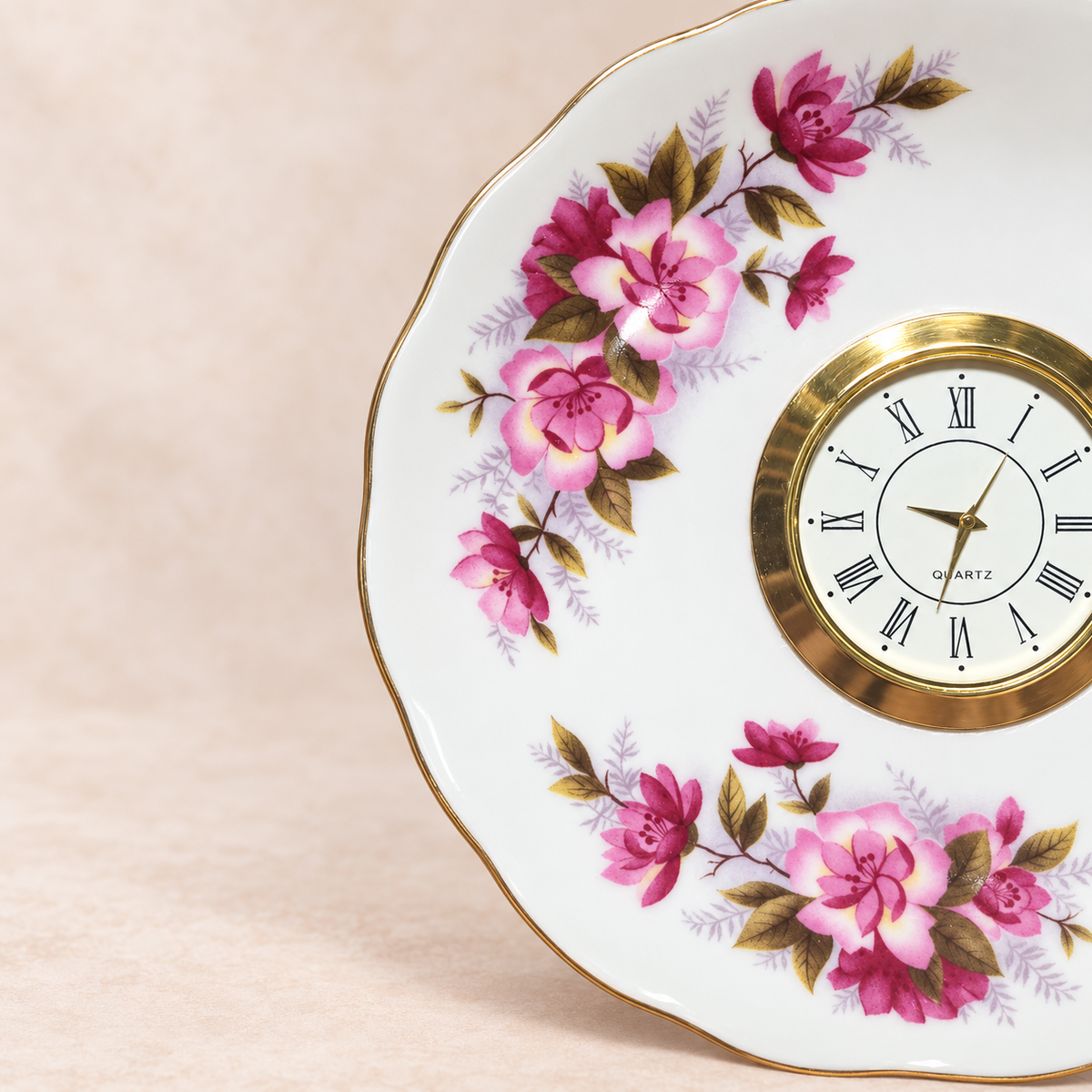 Blushing Plate Clock