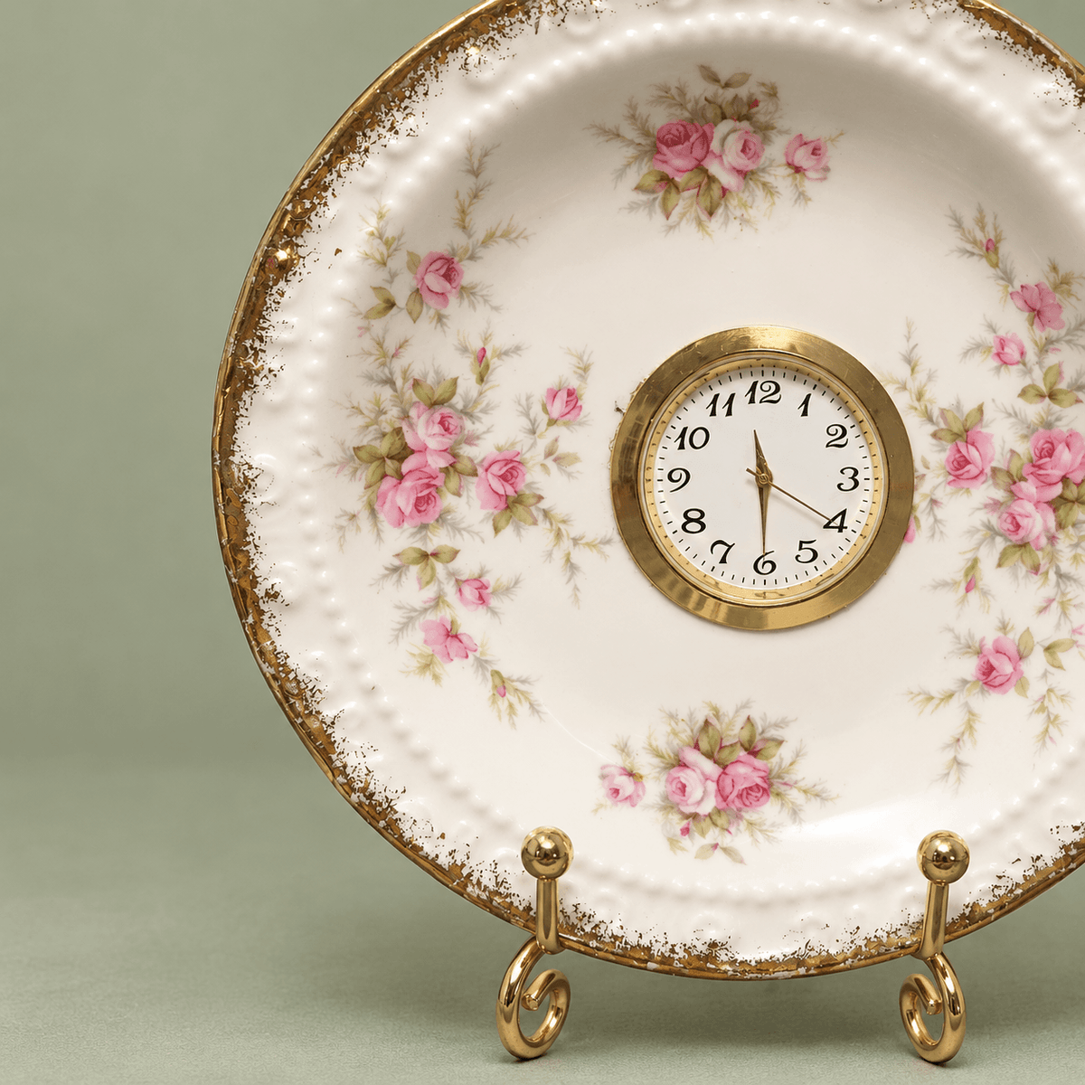 Little Gem vintage floral plate clock with aged gold rim and classic clock face